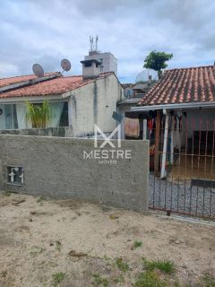 CASA EM MEIA PRAIA 04 DORMITÓRIOS