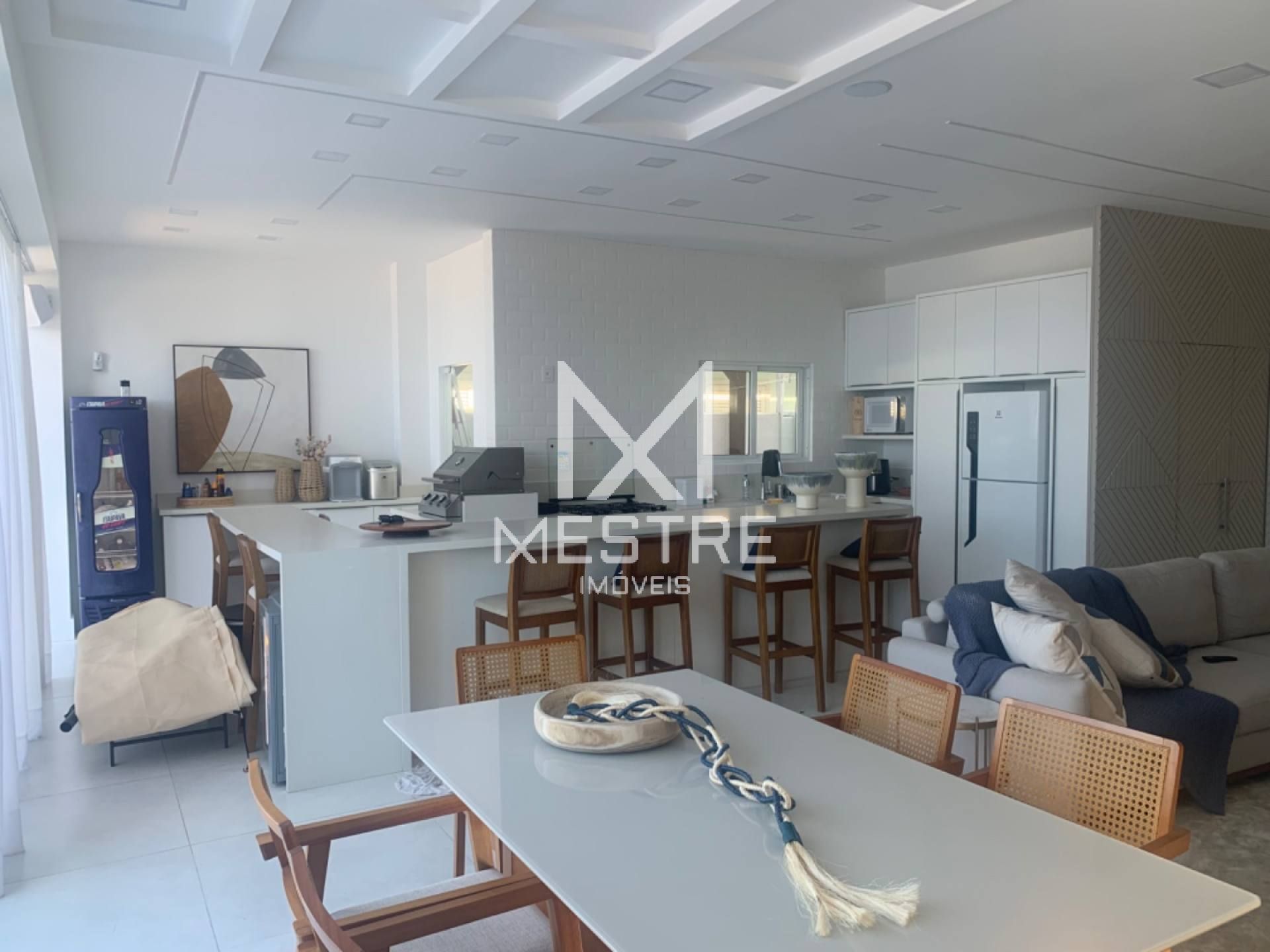 CASA FRENTE MAR EM BALN. PEREQUÊ COM PISCINA AQUECIDA