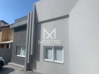 CASA FRENTE MAR EM BALN. PEREQUÊ COM PISCINA AQUECIDA