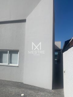CASA FRENTE MAR EM BALN. PEREQUÊ COM PISCINA AQUECIDA