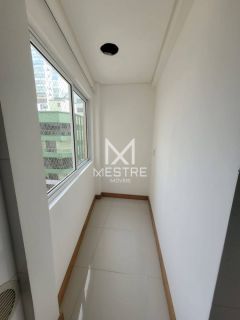 APARTAMENTO COM ÓTIMA LOCALIZAÇÃO EM MEIA PRAIA