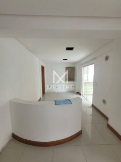 APARTAMENTO COM ÓTIMA LOCALIZAÇÃO EM MEIA PRAIA