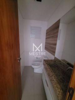 APARTAMENTO COM ÓTIMA LOCALIZAÇÃO EM MEIA PRAIA