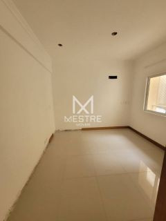 APARTAMENTO COM ÓTIMA LOCALIZAÇÃO EM MEIA PRAIA