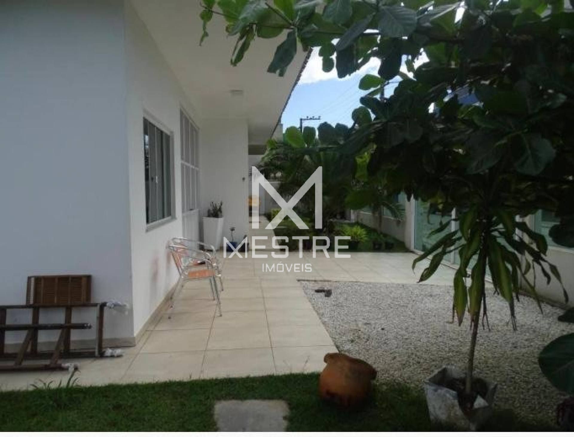 CASA COM 03 DORMITÓRIOS SENDO, 01 SUÍTE