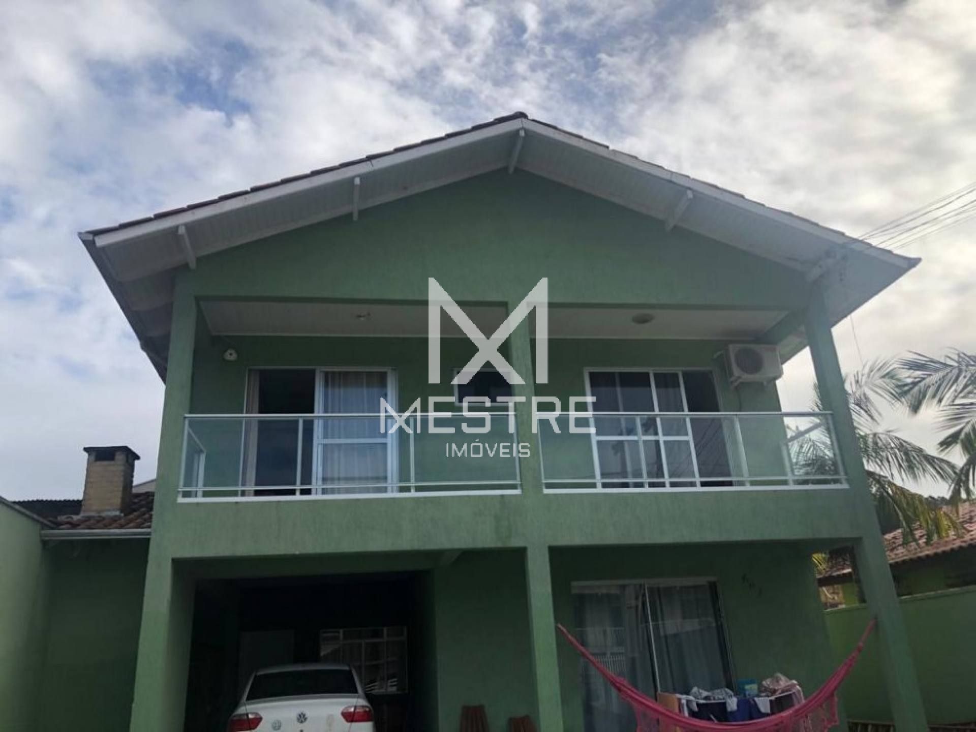 CASA DE DOIS ANDARES MOBILIADA EM PORTO BELO