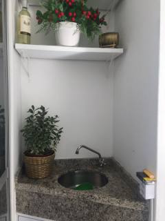 APARTAMENTO NA QUADRA MAR EM ITAPEMA - SC