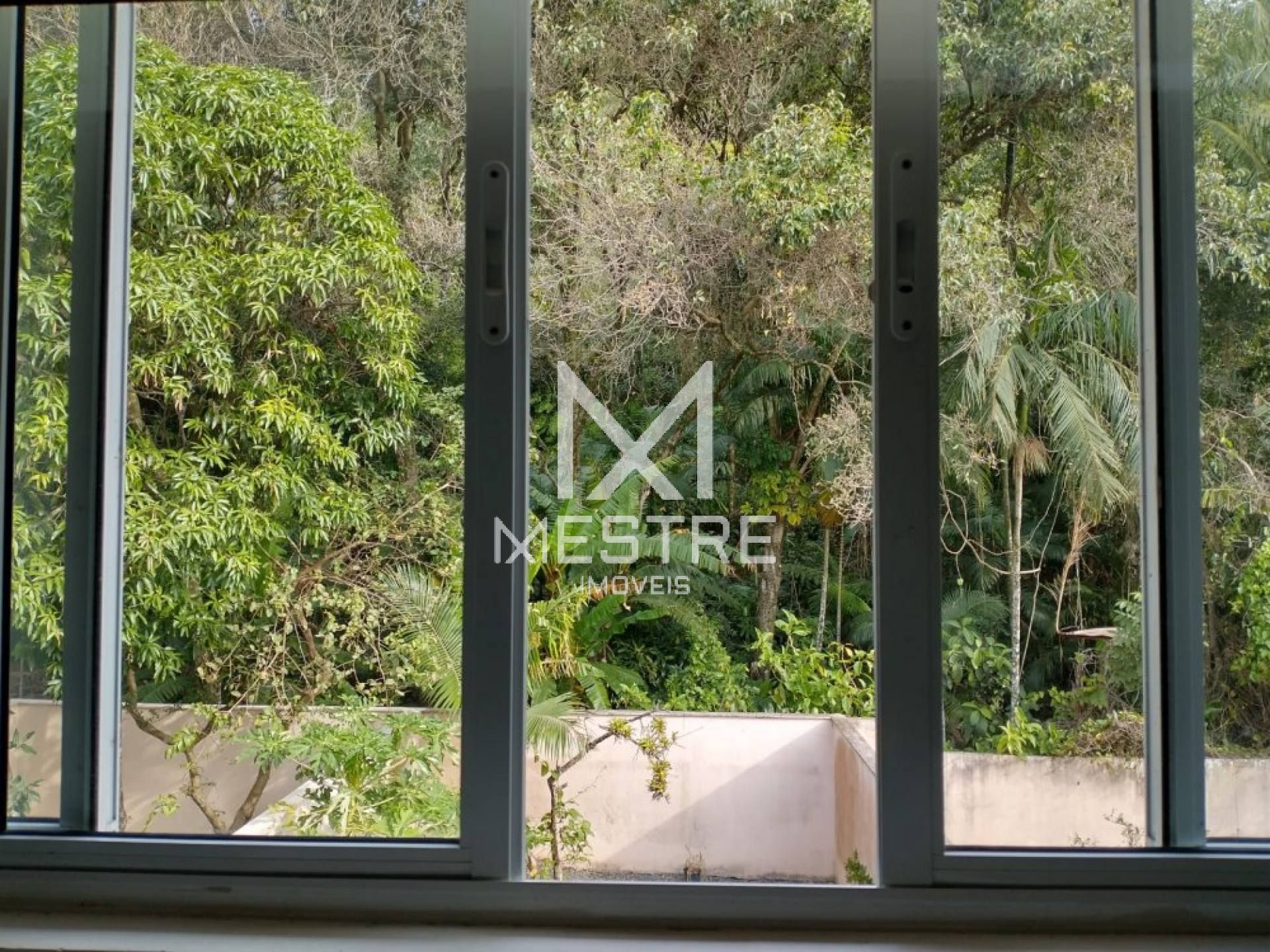 SOBRADO COM ÓTIMA LOCALIZAÇÃO