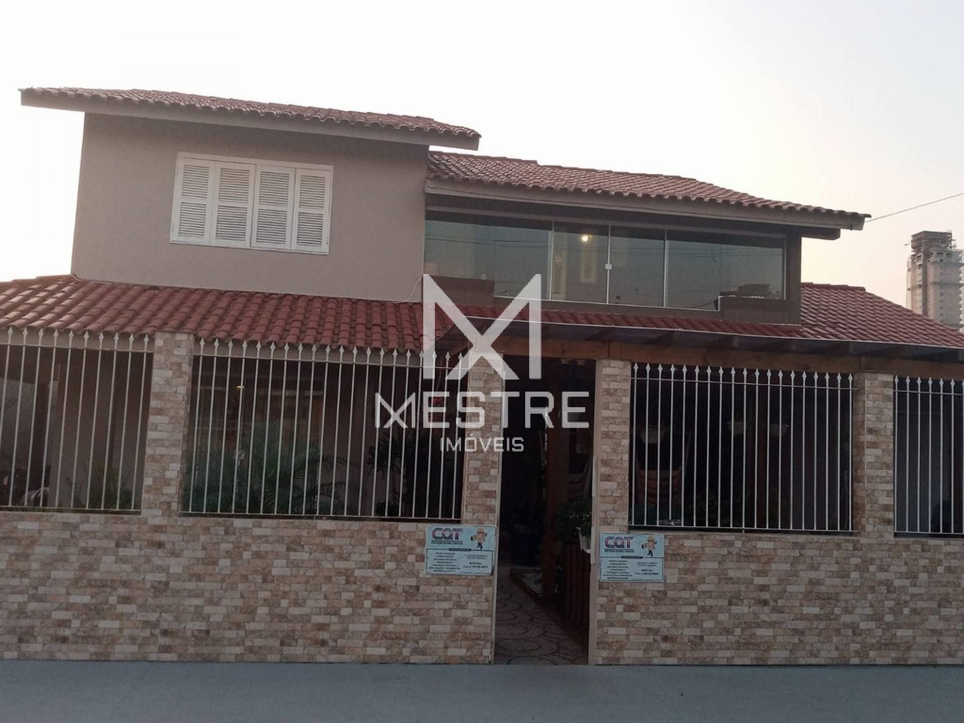 SOBRADO COM 04 DORMITÓRIOS SENDO 02 SUÍTES