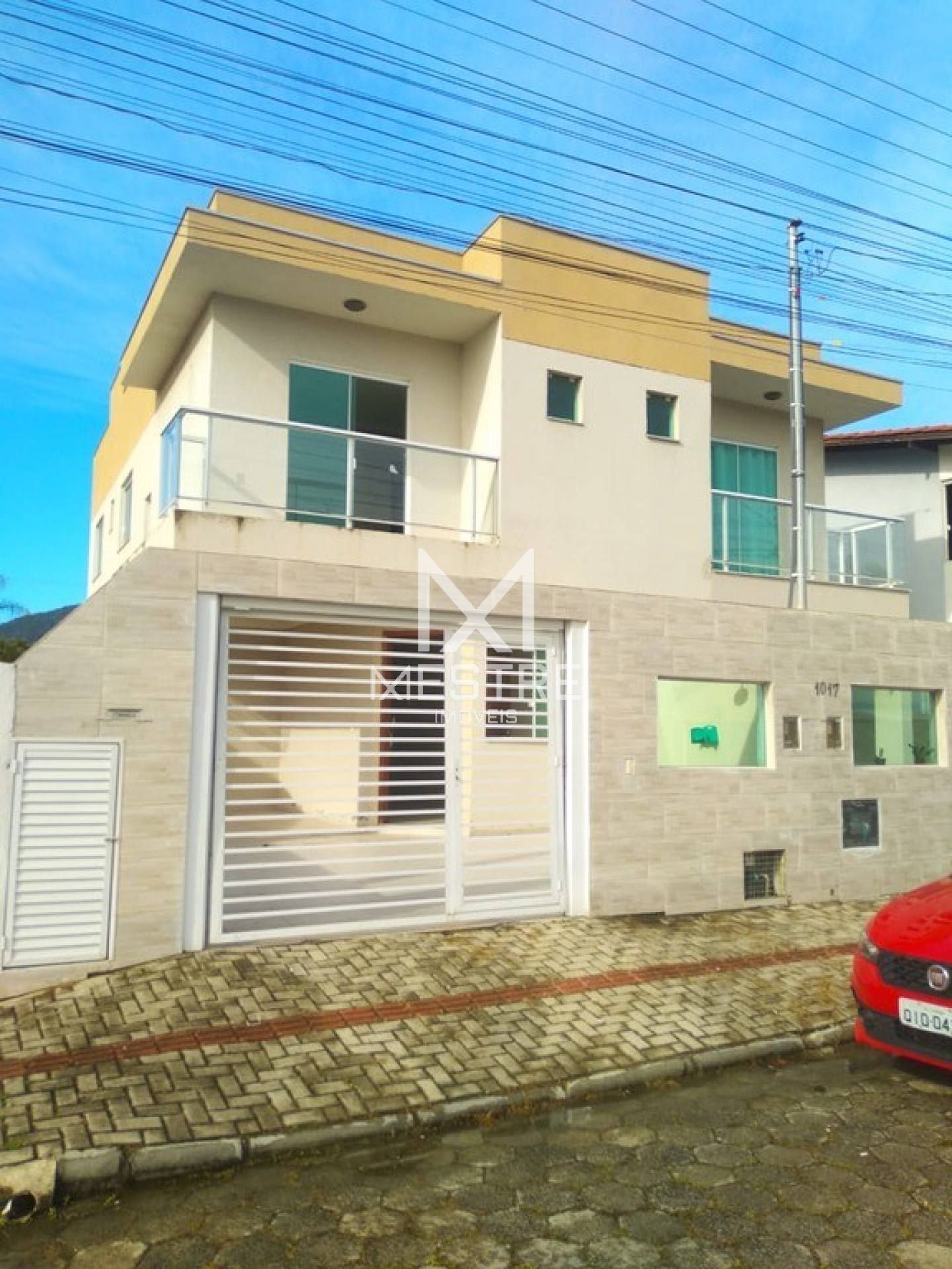 SOBRADO COM 03 DORMITÓRIOS SENDO 01 SUÍTE