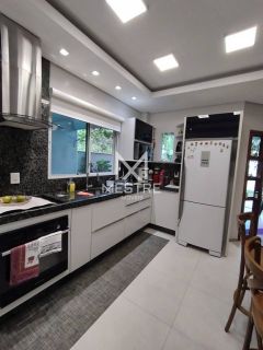 EXCELENTE OPÇÃO DE CASA ALTO PADRÃO