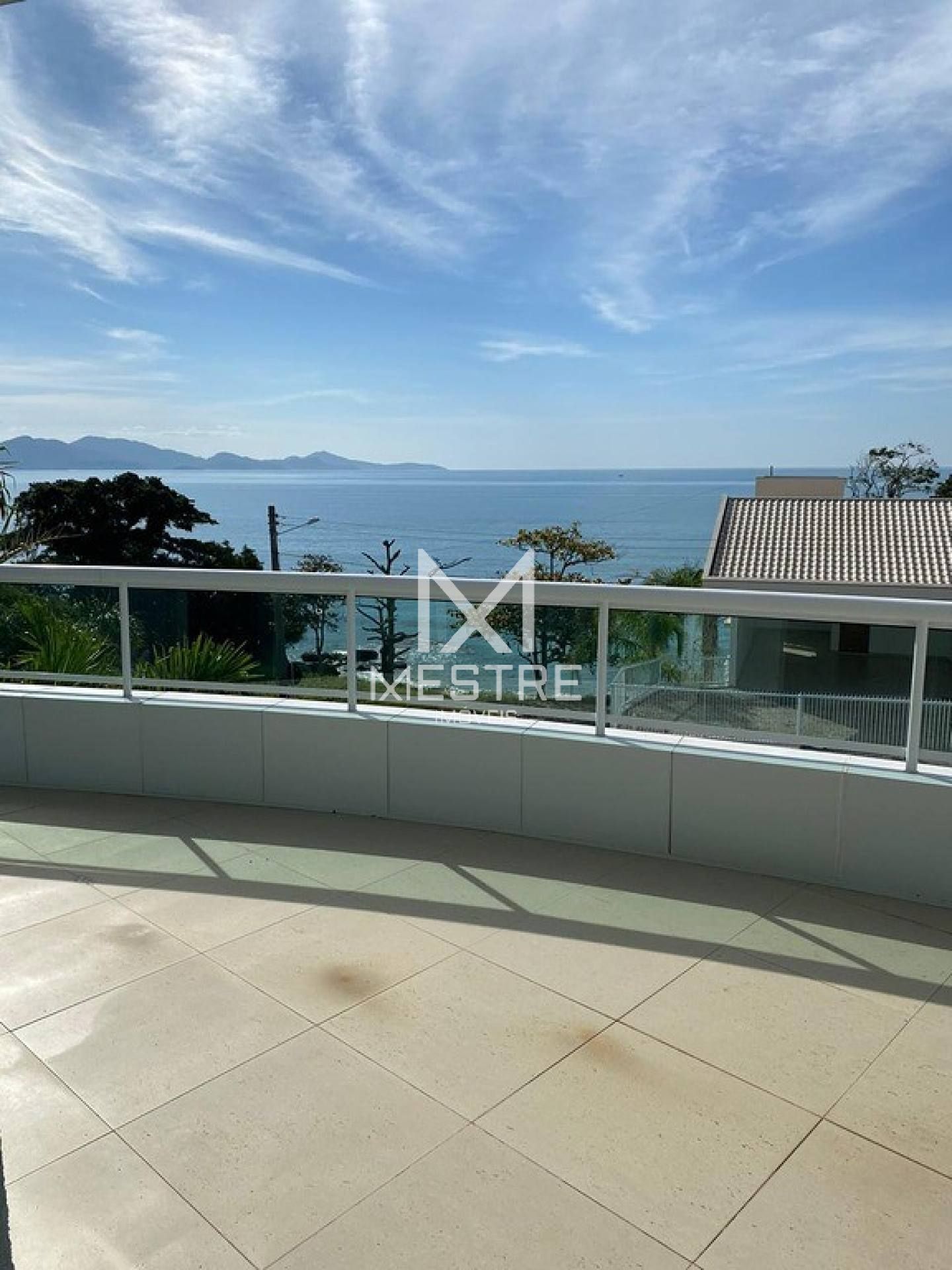 CASA COM VISTA MAR E MOBILIADA EM PORTO BELO- SC