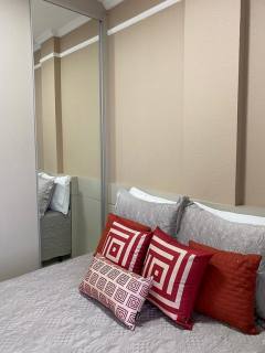 APARTMENTO MOBILIADO EM MEIA PRAIA