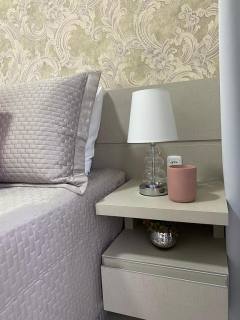 APARTMENTO MOBILIADO EM MEIA PRAIA