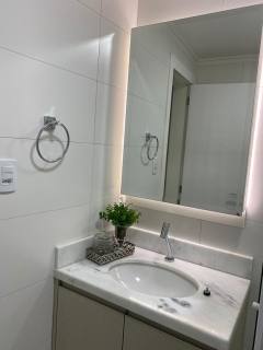 APARTMENTO MOBILIADO EM MEIA PRAIA
