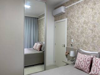 APARTMENTO MOBILIADO EM MEIA PRAIA