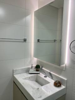 APARTMENTO MOBILIADO EM MEIA PRAIA