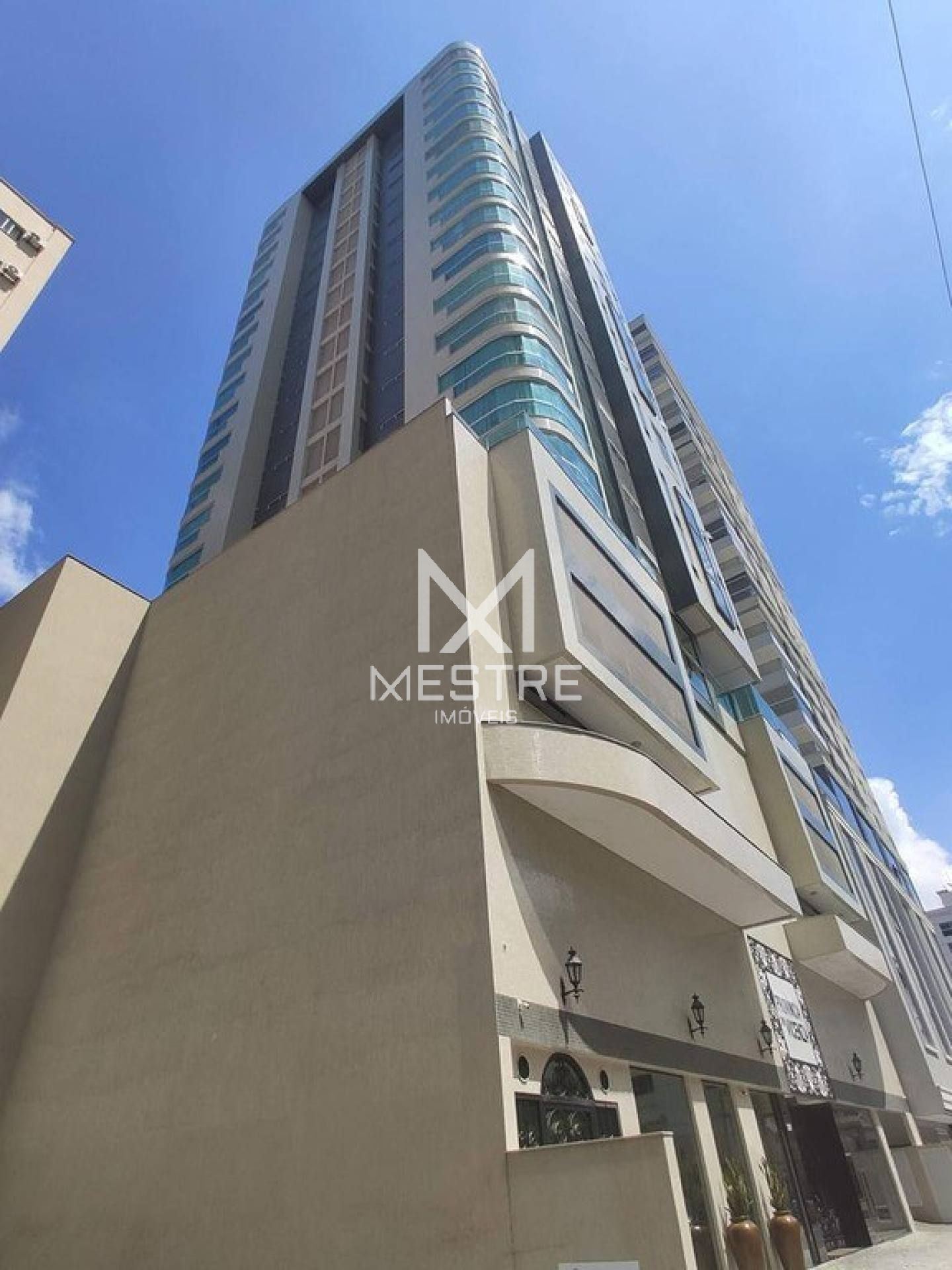 APARTAMENTO A 300 METROS DO MAR