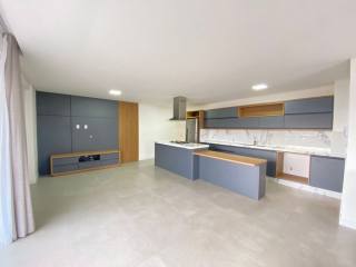 APARTAMENTO NOVO Á 80 METROS DO MAR