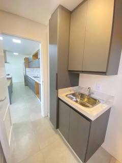 APARTAMENTO NOVO Á 80 METROS DO MAR