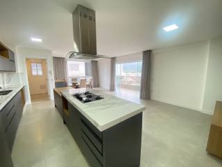 APARTAMENTO NOVO Á 80 METROS DO MAR