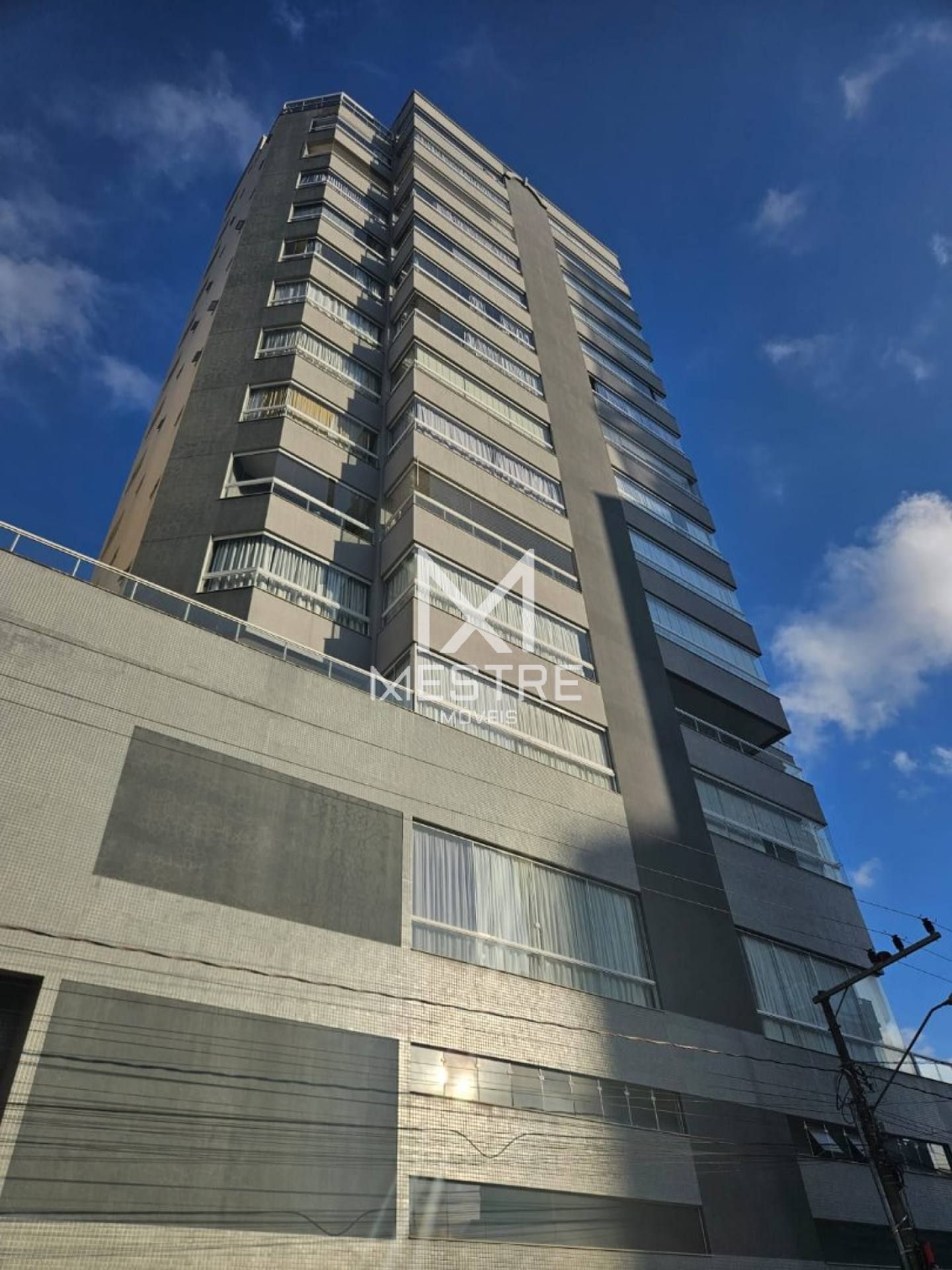 APARTAMENTO 03 SUÍTES EM MEIA PRAIA