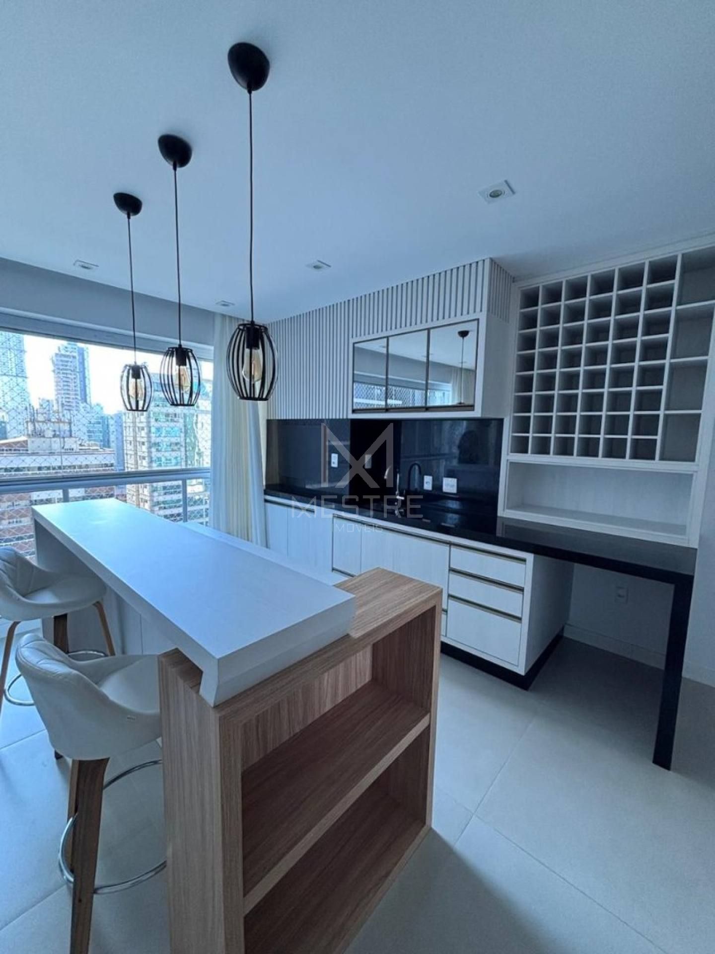 APARTAMENTO PARA LOCAÇÃO ANUAL QUADRA MAR EM MEIA PRAIA