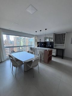 APARTAMENTO PARA LOCAÇÃO ANUAL QUADRA MAR EM MEIA PRAIA