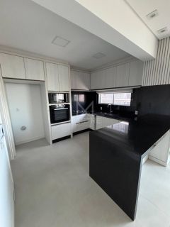 APARTAMENTO PARA LOCAÇÃO ANUAL QUADRA MAR EM MEIA PRAIA