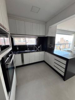 APARTAMENTO PARA LOCAÇÃO ANUAL QUADRA MAR EM MEIA PRAIA