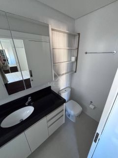 APARTAMENTO PARA LOCAÇÃO ANUAL QUADRA MAR EM MEIA PRAIA