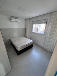APARTAMENTO PARA LOCAÇÃO ANUAL QUADRA MAR EM MEIA PRAIA
