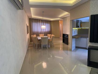 APARTAMENTO COM 03 SUÍTES NA QUADRA DO MAR NA MEIA PRAIA