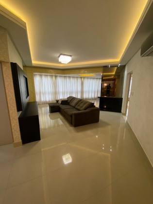 APARTAMENTO COM 03 SUÍTES NA QUADRA DO MAR NA MEIA PRAIA