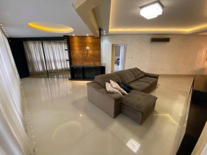 APARTAMENTO COM 03 SUÍTES NA QUADRA DO MAR NA MEIA PRAIA