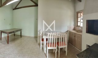 CASA PARA LOCAÇÃO DE TEMPORADA, À 150M DA ORLA DE PEREQUÊ EM PORTO BELO SC.! REF.: 147699