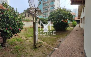 CASA PARA LOCAÇÃO DE TEMPORADA, À 150M DA ORLA DE PEREQUÊ EM PORTO BELO SC.! REF.: 147699