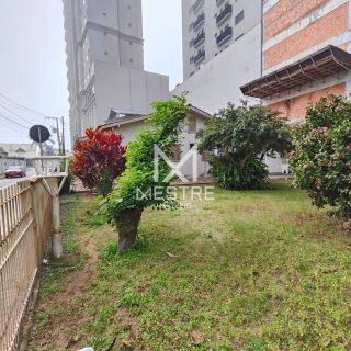 CASA PARA LOCAÇÃO DE TEMPORADA, À 150M DA ORLA DE PEREQUÊ EM PORTO BELO SC.! REF.: 147699
