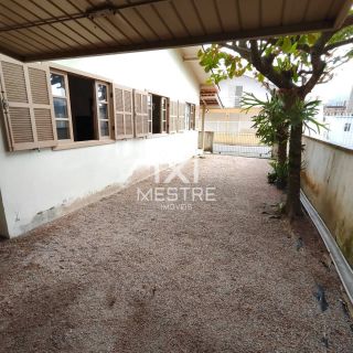 CASA PARA LOCAÇÃO DE TEMPORADA, À 150M DA ORLA DE PEREQUÊ EM PORTO BELO SC.! REF.: 147699