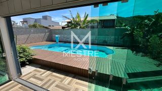 Casa ampla com Piscina, 03 Dormitórios, 03 vagas de garagem!
