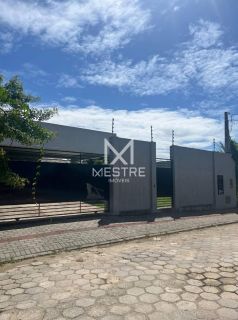 CASA COM PISCINA EM BALNEÁRIO DE PEREQUÊ SC