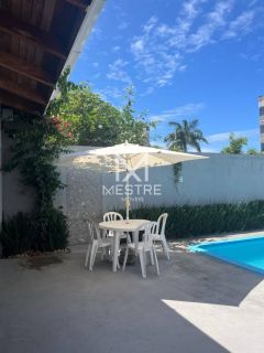 CASA COM PISCINA EM BALNEÁRIO DE PEREQUÊ SC