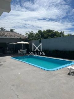 CASA COM PISCINA EM BALNEÁRIO DE PEREQUÊ SC