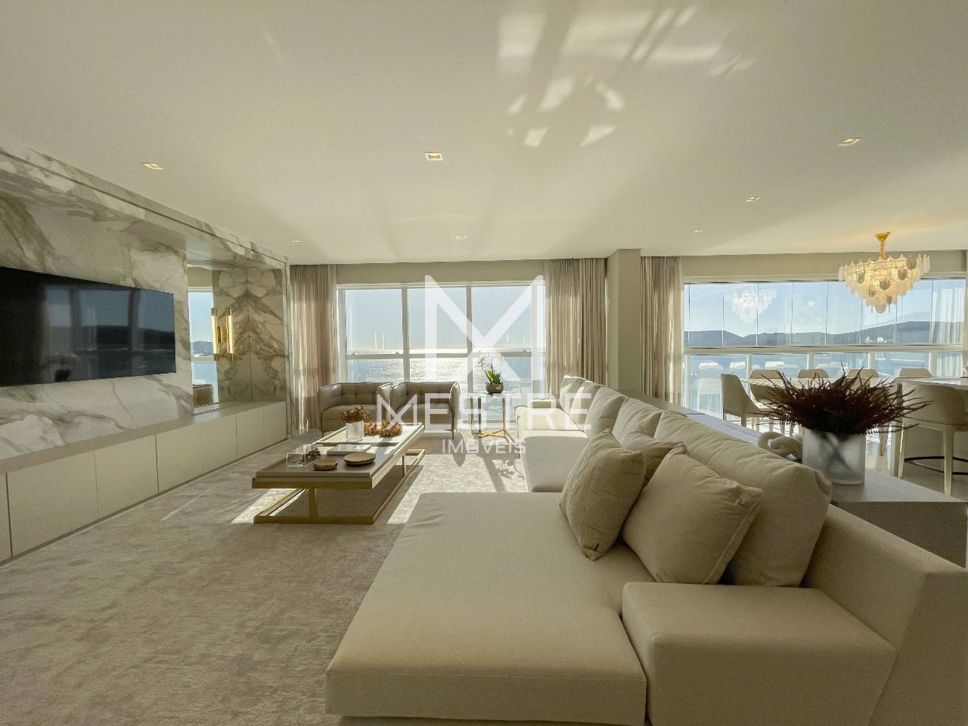 APARTAMENTO FINAMENTE MOBILIADO EM FRENTE AO HARD ROCK CAFÉ NA MEIA PRAIA!
