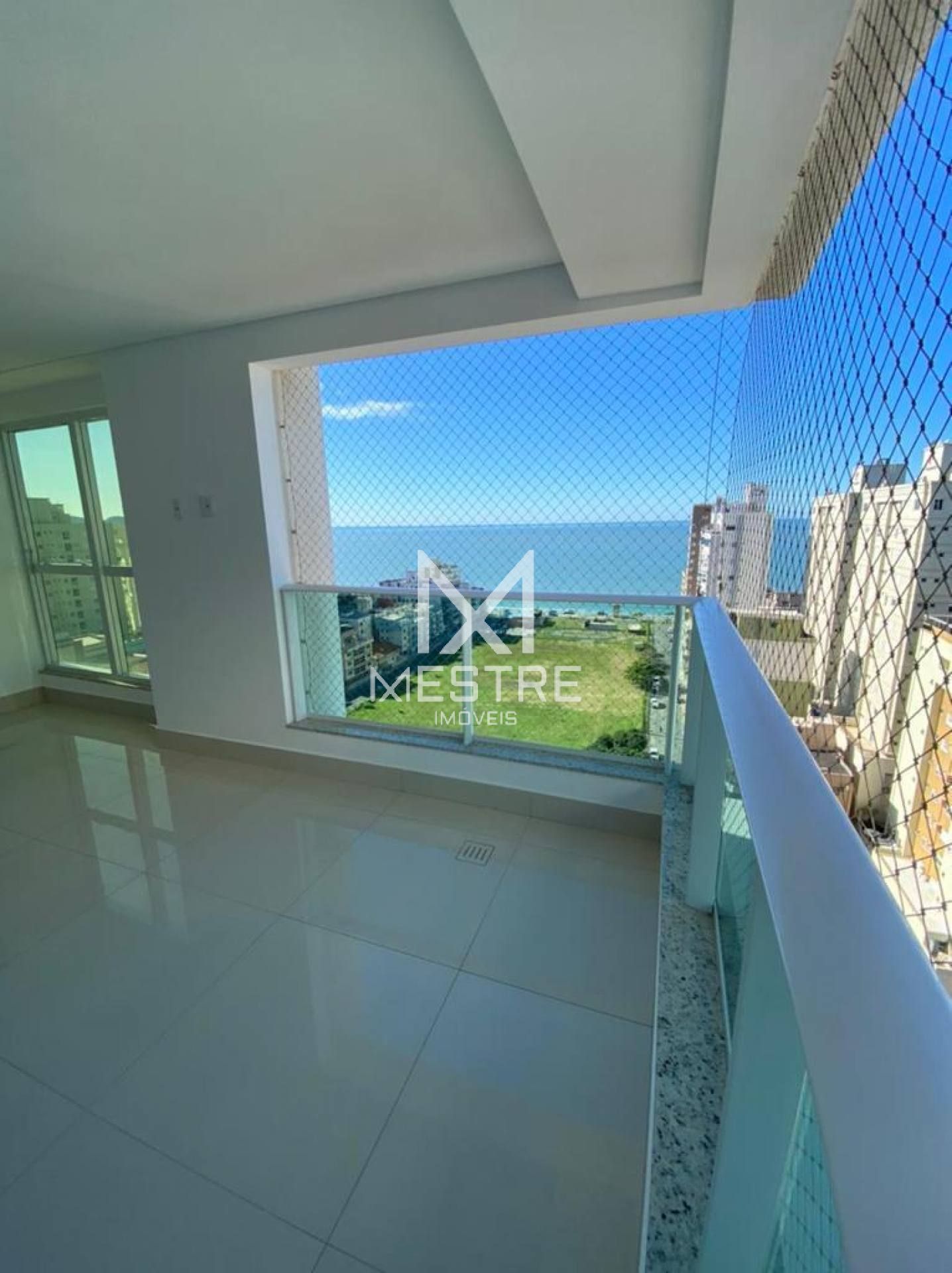 APARTAMENTO COM 04 SUÍTES À VENDA NA MEIA PRAIA
