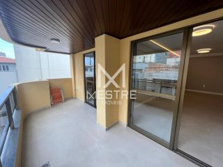 APARTAMENTO 3 QUARTOS REFORMADO QUADRA MAR NA MEIA PRAIA - REF 154211