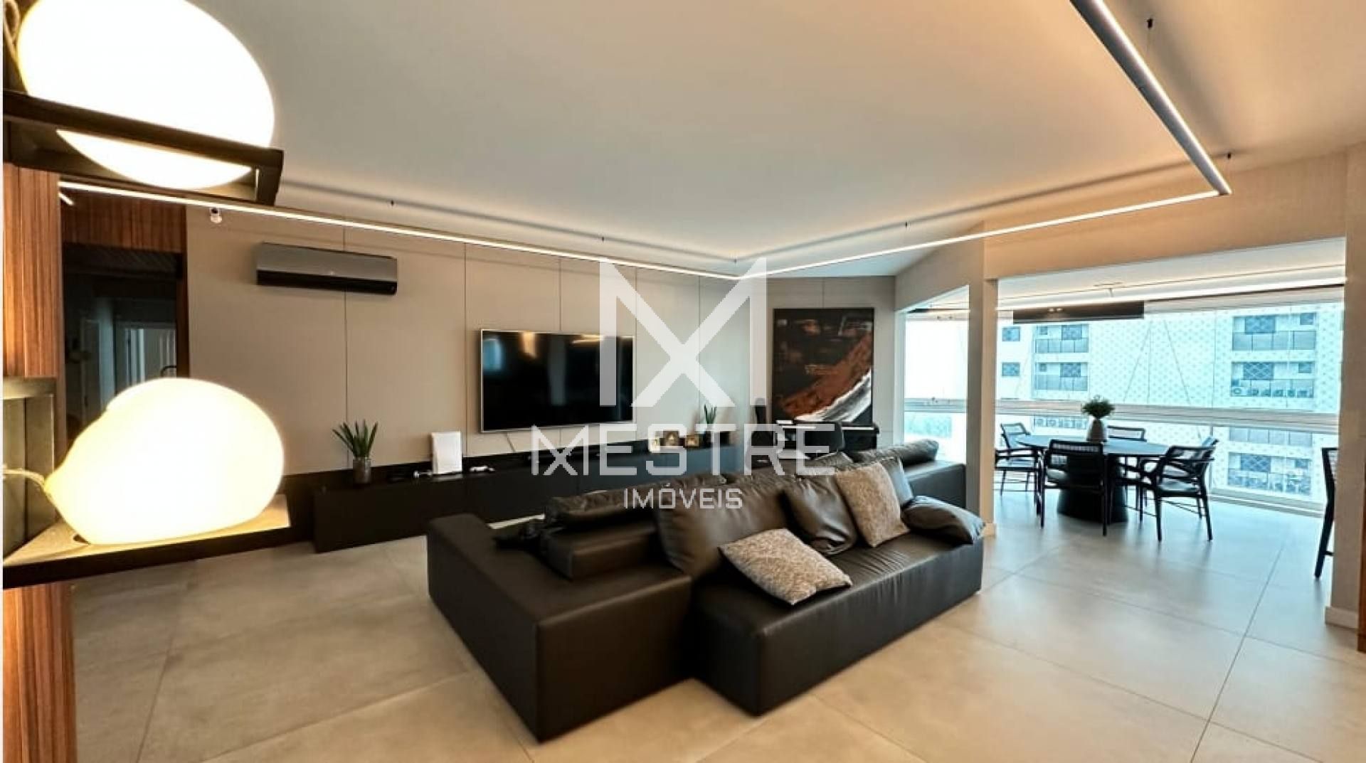 APARTAMENTO FINAMENTE MOBILIADO FRENTE MAR NA MEIA PRAIA