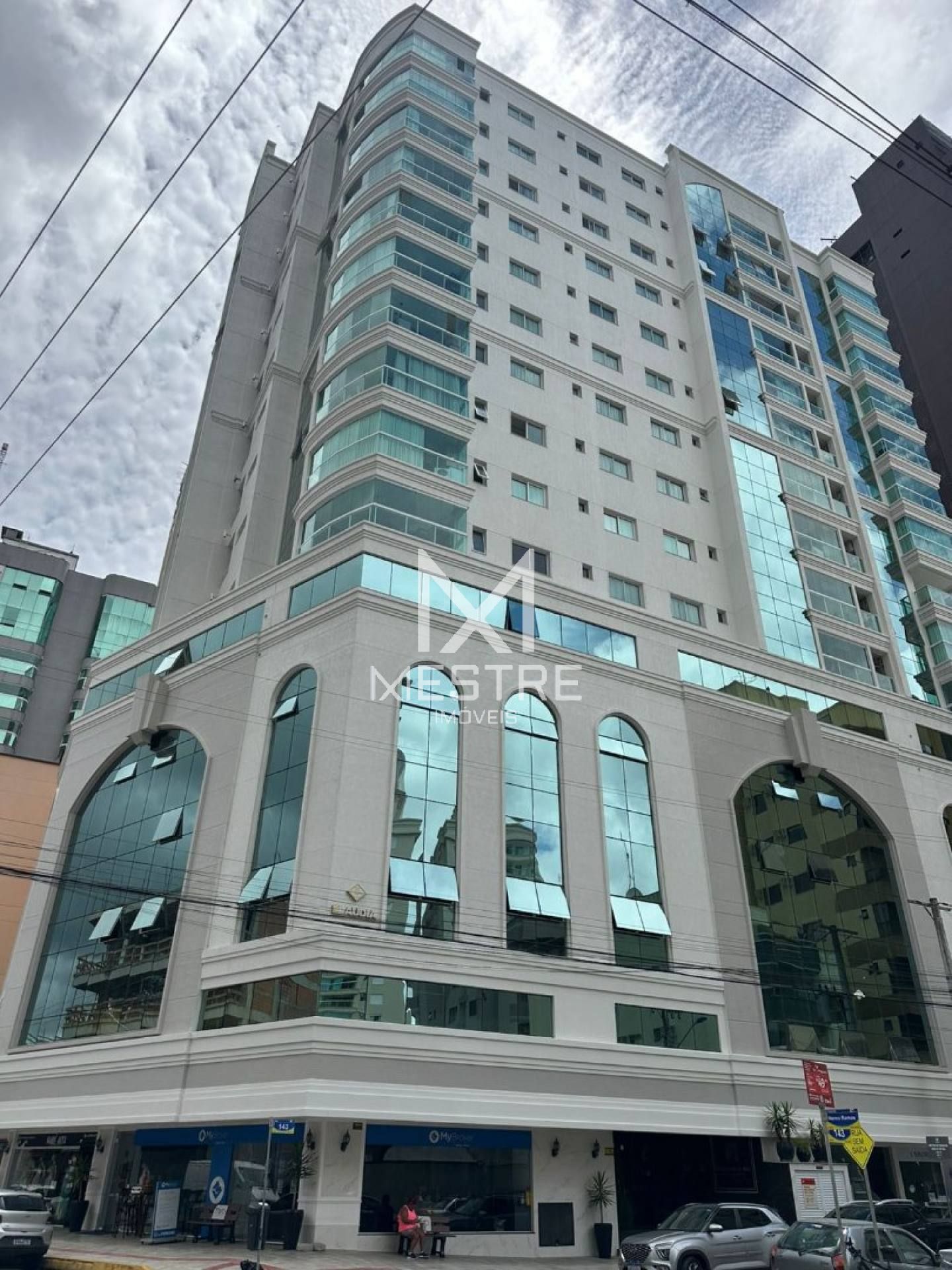 APARTAMENTO PARA VENDER MOBILIADO NO CENTRO DE ITAPEMA