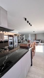 APARTAMENTO VISTA MAR MOBILIADO NO CENTRO DE ITAPEMA