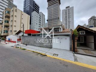 CASA COM PISCINA NA MEIA PRAIA PARA TEMPORADA